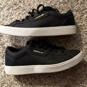 Adidas Sleek sneaker